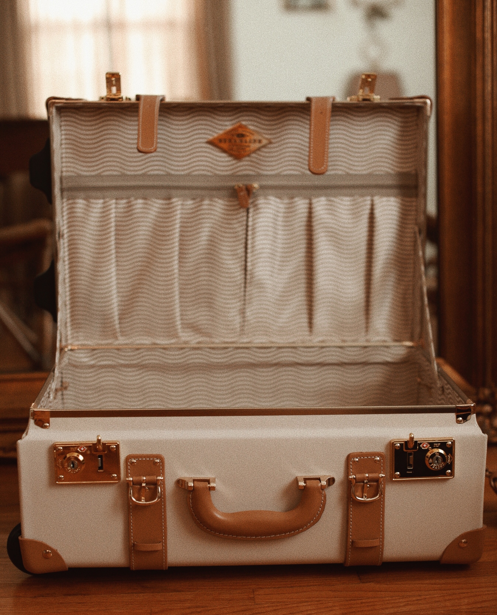 How I travel with Steamline Luggage Pretty Little Fawn